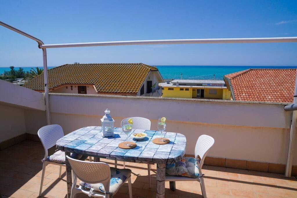 Апартаменти Terrazza Marina Torre di Montalto Екстер'єр фото
